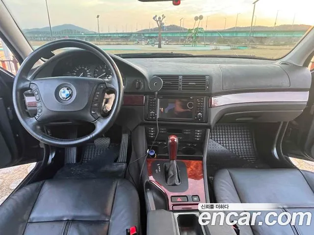 BMW 5-Series 2002 thumb 10