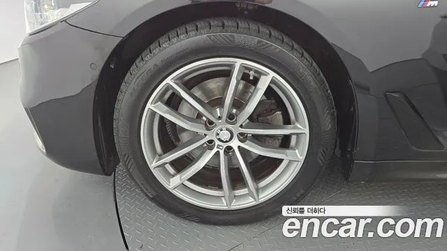 BMW 5-Series 2017 thumb 5