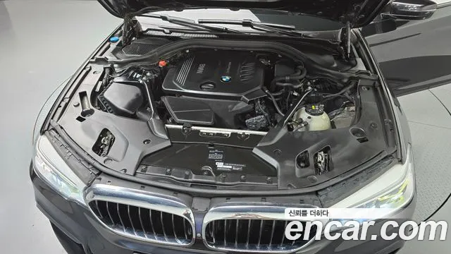 BMW 5-Series 2017 thumb 6