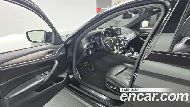 BMW 5-Series 2017 thumb 10