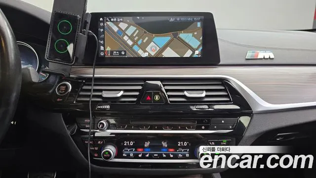 BMW 5-Series 2017 thumb 12