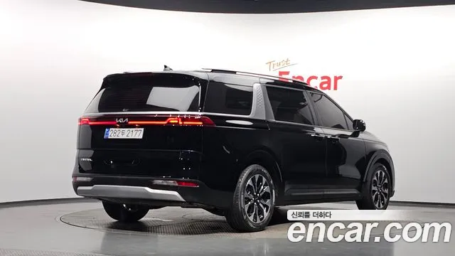 Kia Carnival 2023 thumb 2