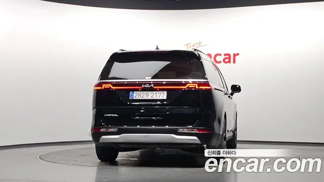 Kia Carnival 2023 thumb 4