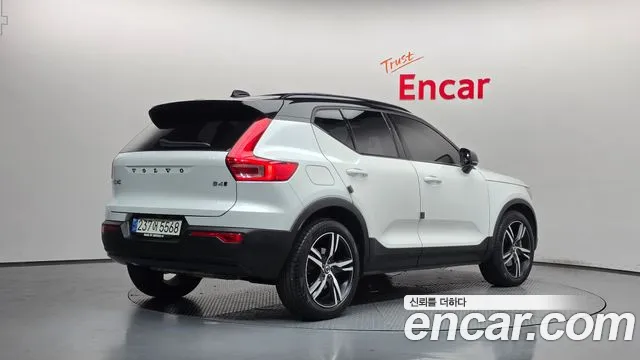 Volvo XC40 2020 thumb 2