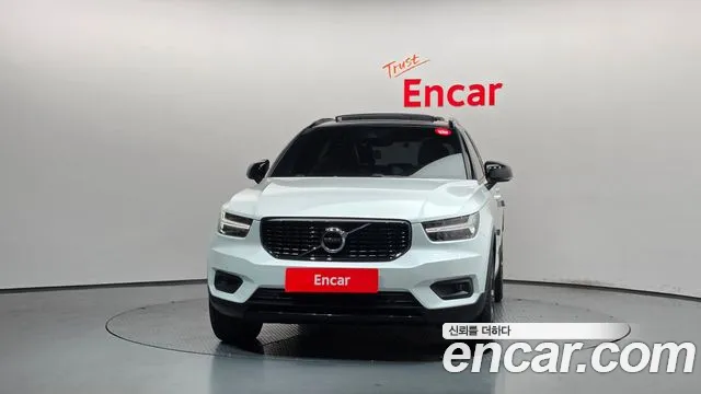 Volvo XC40 2020 thumb 3