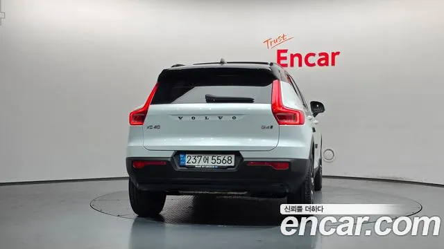Volvo XC40 2020 thumb 4