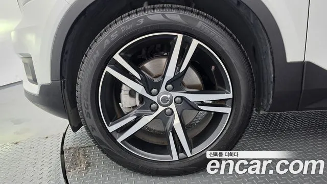 Volvo XC40 2020 thumb 5