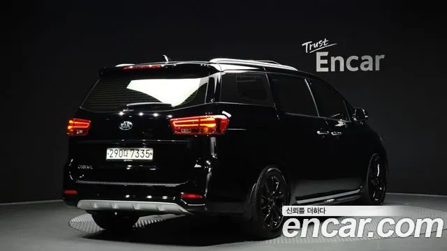 Kia Carnival 2018 thumb 2