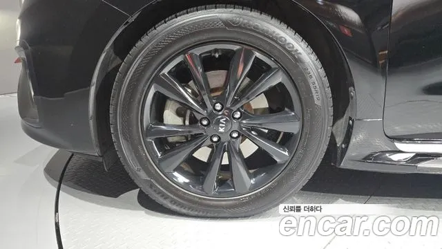 Kia Carnival 2018 thumb 5