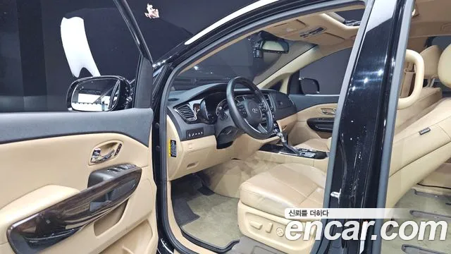 Kia Carnival 2018 thumb 10