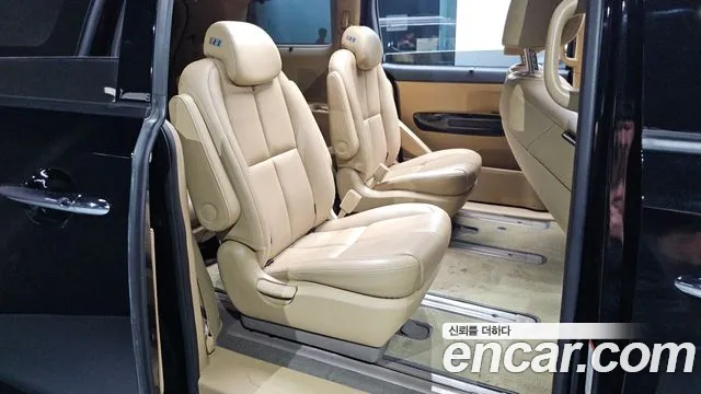Kia Carnival 2018 thumb 11