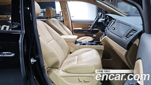 Kia Carnival 2018 thumb 12