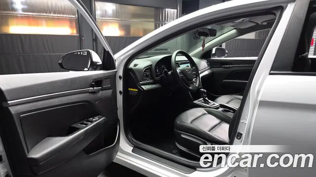 Hyundai Avante 2017 thumb 10