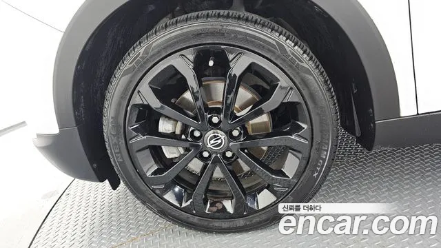 KG_Mobility_Ssangyong TIBOLI 2017 thumb 4