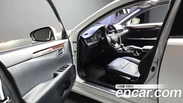 Lexus ES 2017 thumb 9