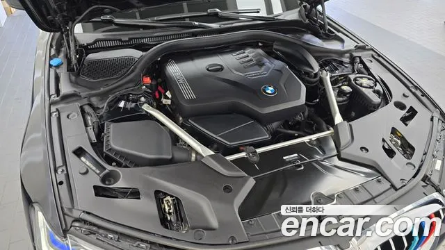 BMW 5-Series 2022 thumb 6