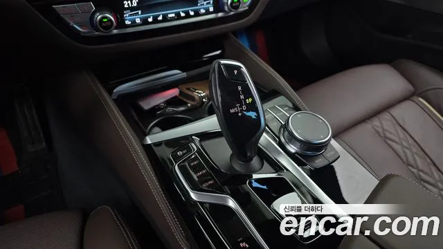 BMW 5-Series 2022 thumb 9