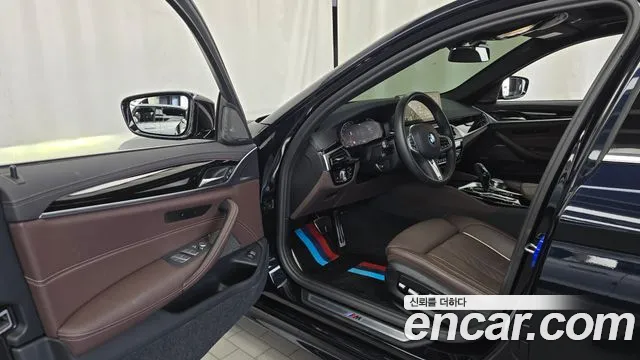 BMW 5-Series 2022 thumb 10
