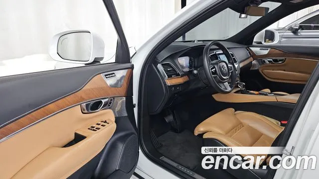 Volvo XC90 2018 thumb 10