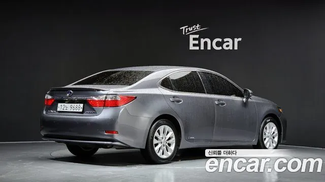 Lexus ES 2014 thumb 2