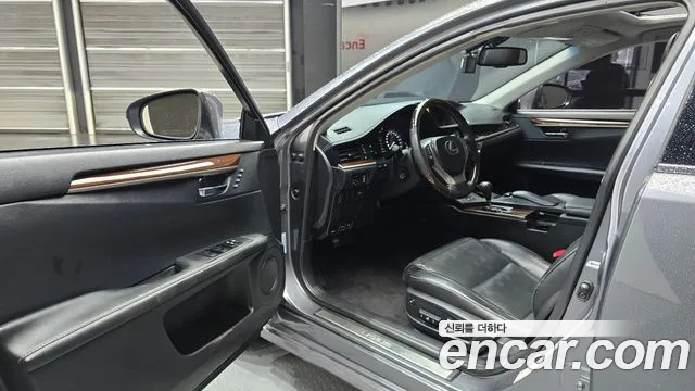Lexus ES 2014 thumb 10
