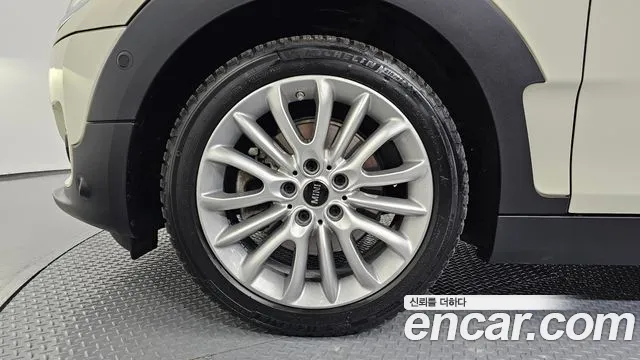 MINI Clubman 2019 thumb 5