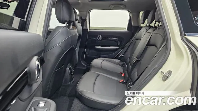 MINI Clubman 2019 thumb 11
