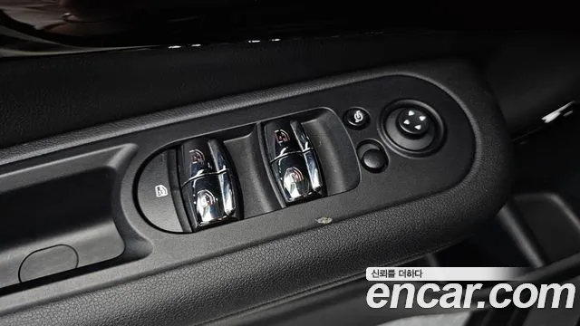 MINI Clubman 2019 thumb 12