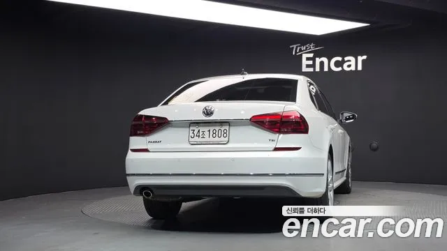 Volkswagen Passat (North America and China) 2018 thumb 4