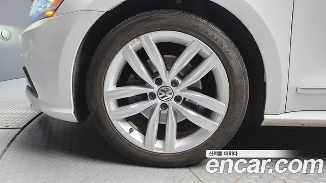 Volkswagen Passat (North America and China) 2018 thumb 5