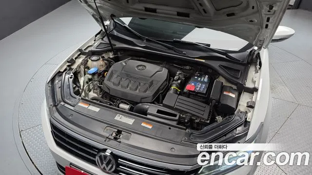 Volkswagen Passat (North America and China) 2018 thumb 6