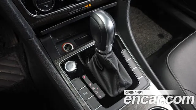 Volkswagen Passat (North America and China) 2018 thumb 9