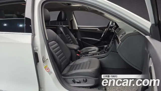 Volkswagen Passat (North America and China) 2018 thumb 11