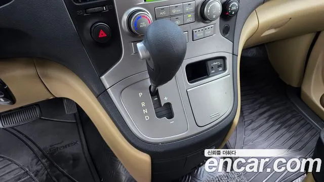 Hyundai Starex 2011 thumb 9