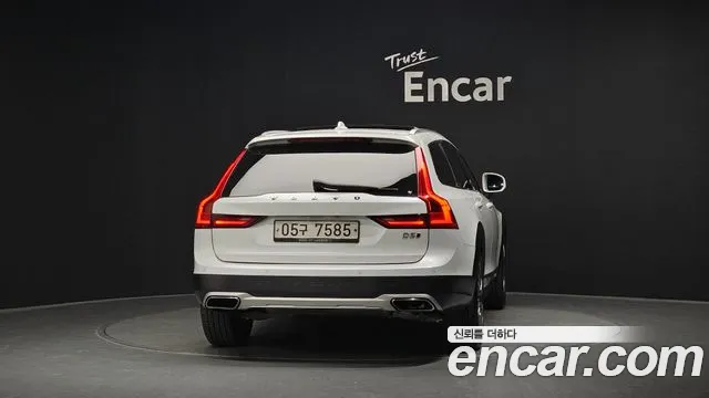 Volvo V90 2017 thumb 4