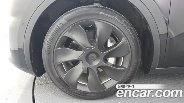 Tesla Model Y 2021 thumb 5