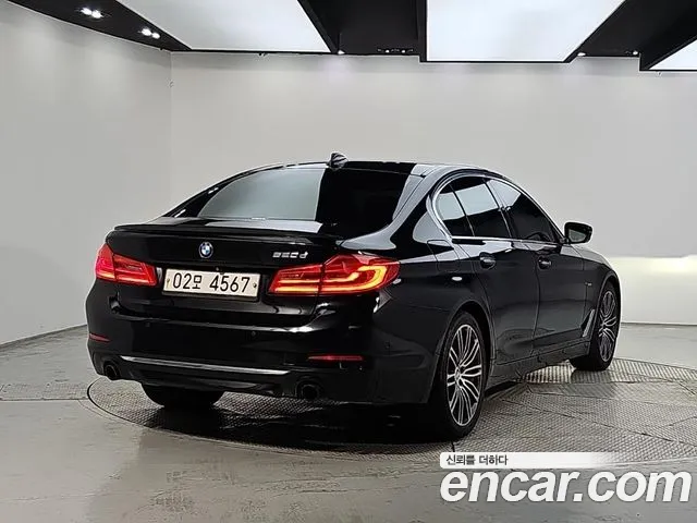 BMW 5-Series 2018 thumb 4