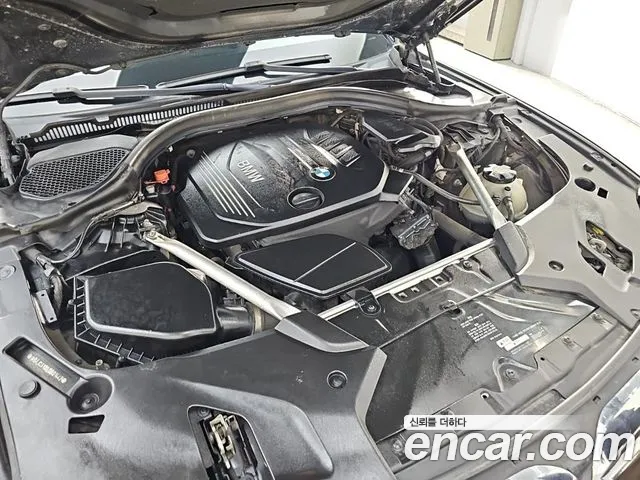 BMW 5-Series 2018 thumb 6