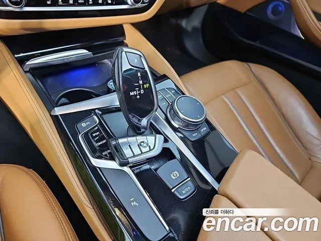 BMW 5-Series 2018 thumb 8