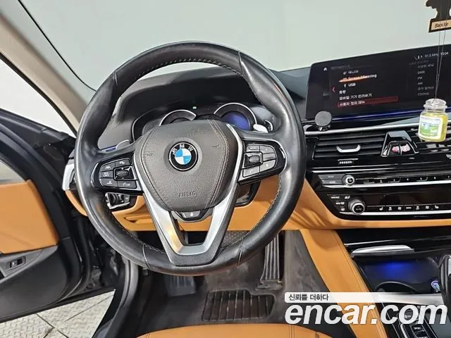 BMW 5-Series 2018 thumb 9