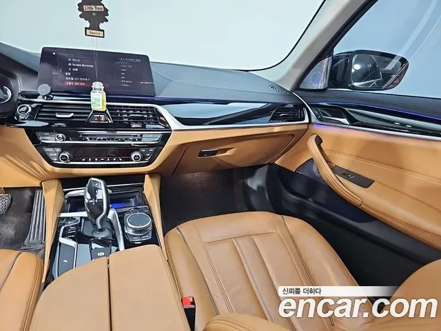BMW 5-Series 2018 thumb 10