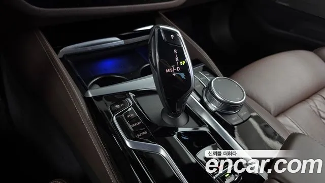 BMW 5-Series 2022 thumb 9
