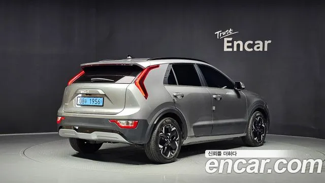 Kia Niro 2023 thumb 2