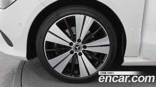 Mercedes-Benz CLA 2018 thumb 5