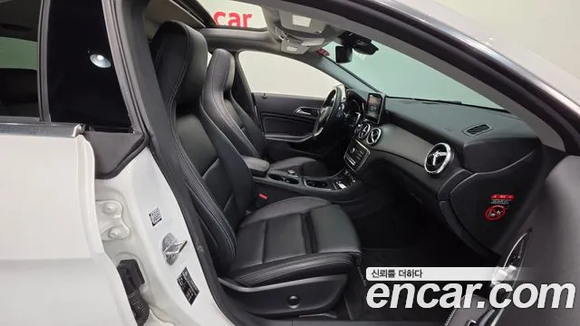 Mercedes-Benz CLA 2018 thumb 10
