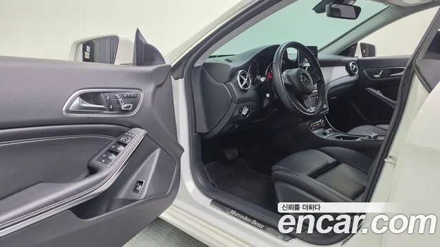 Mercedes-Benz CLA 2018 thumb 12