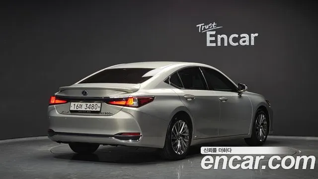 Lexus ES 2019 thumb 2