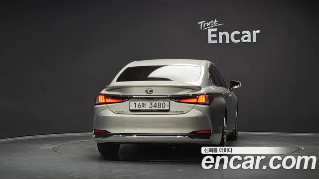 Lexus ES 2019 thumb 4