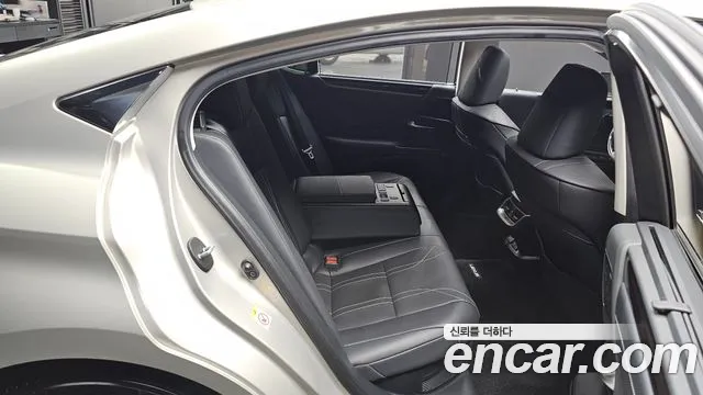 Lexus ES 2019 thumb 11
