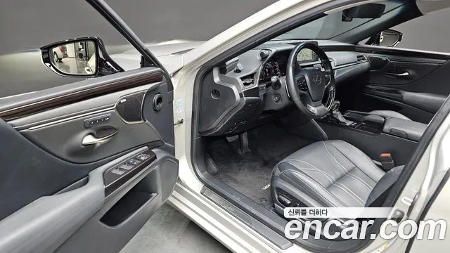 Lexus ES 2019 thumb 12